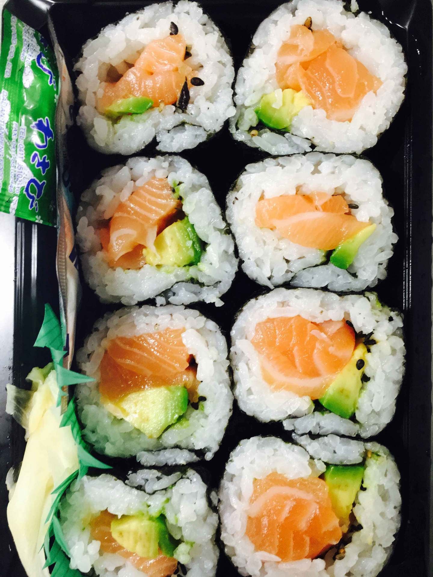 SALMON MAKI